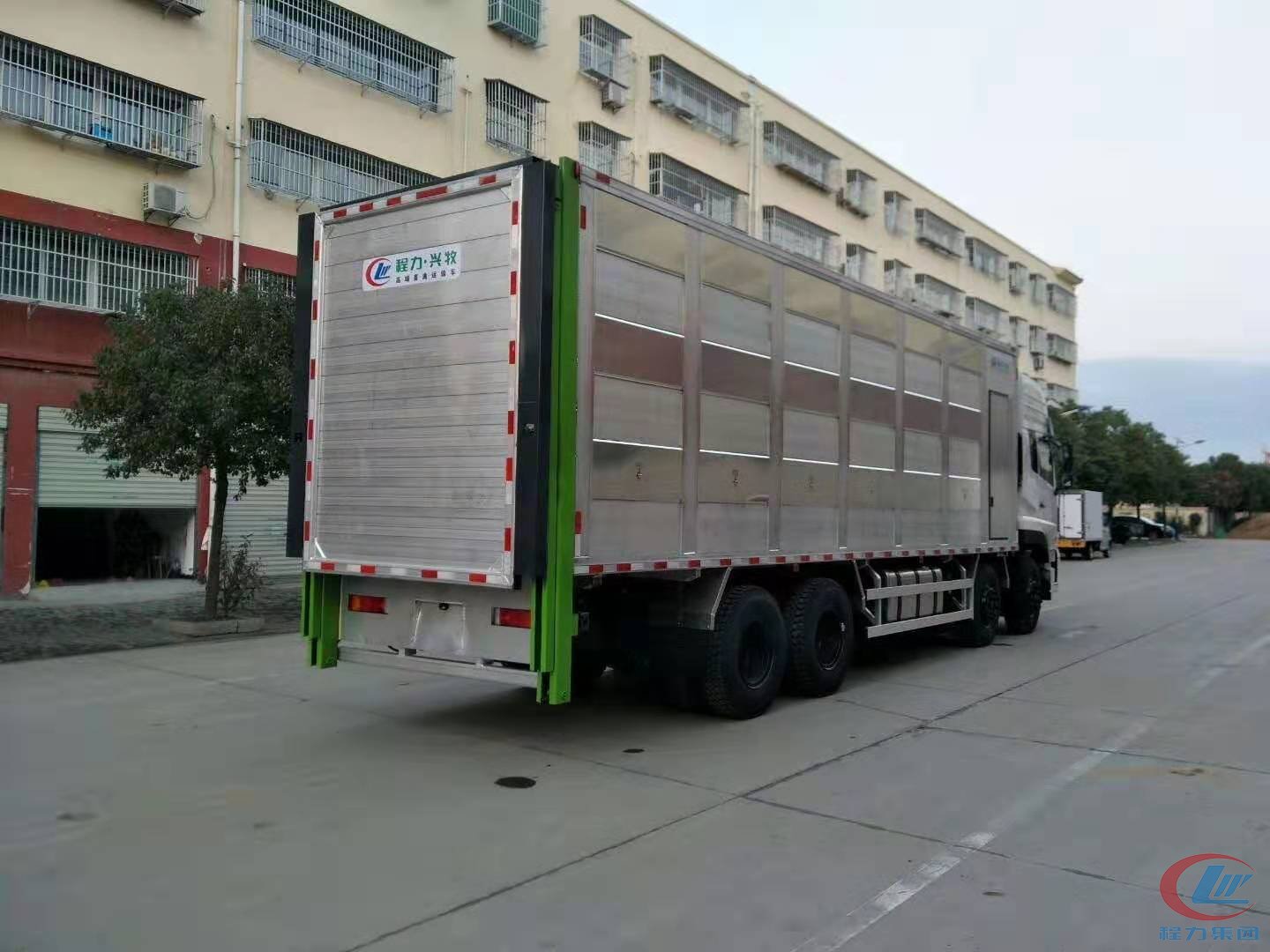 程力東風天龍恒溫運豬車