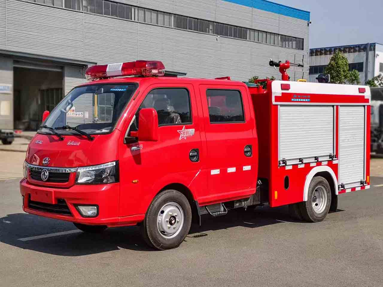 程力專汽東風(fēng)途逸藍(lán)牌水罐消防車